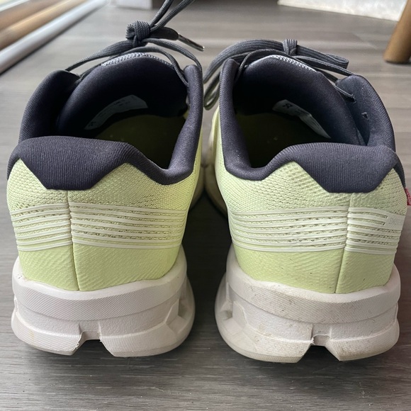 On CloudGo, size 10, hay and sand color - Picture 5 of 8